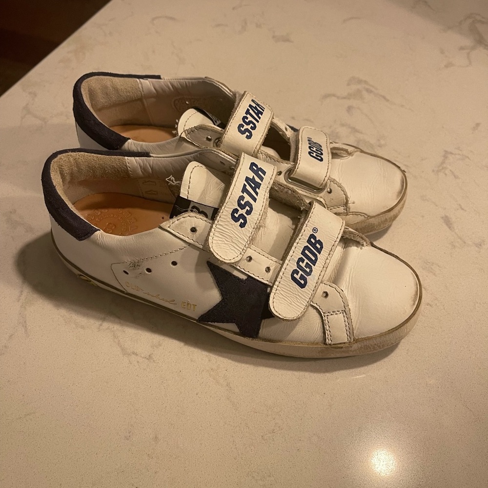 Girls size 33 GGDB sneakers.